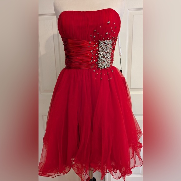 Brand new red Sherri Hill size 8 cocktail - Picture 2 of 4